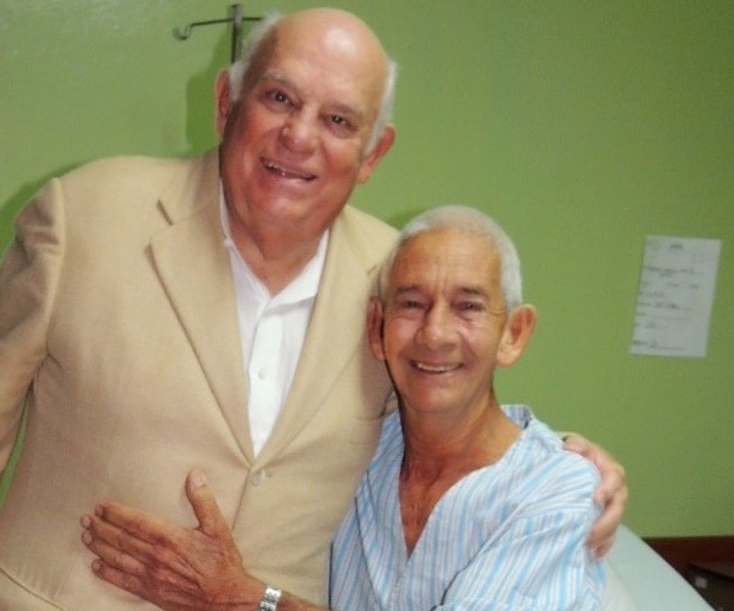CIMEQ Hospital - November 2015 Dr. Dorr greets a happy patient during rounds