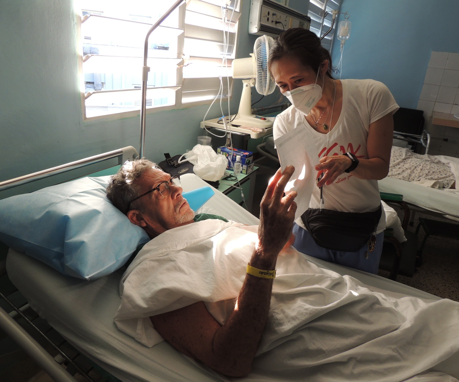 Our PTs help our patients with walking before they head home as well as show them exercises and precautions for the best outcome. Jen Okuno sharing hip precautions with Pedro