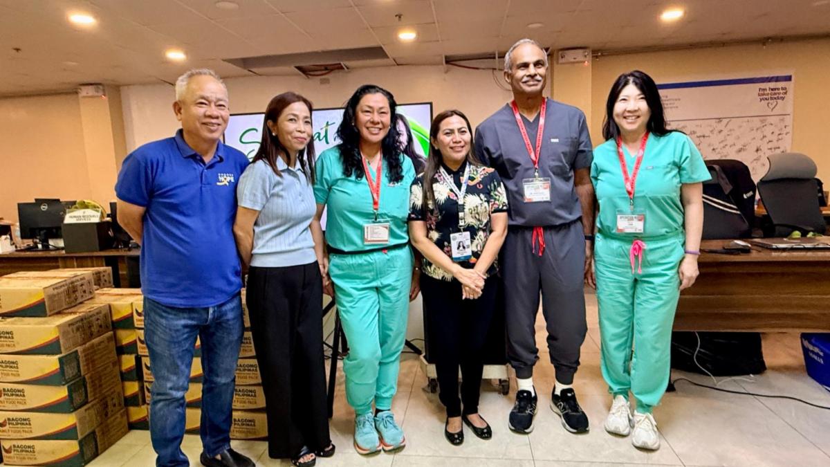 The Mayor visited St. Elizabeth Hospital to deliver relief packages and support the community. L to R: CEO Antonio "Tony" Veneracion; CMO Dr Helena Garcia; Trish Lindsey, RN and OR team leader; Mayor Lorelie Pacquiao; Dr John Kumar, co-medical lead; Lisa Fujimoto-Yamaguchi, PA-C and team leader.